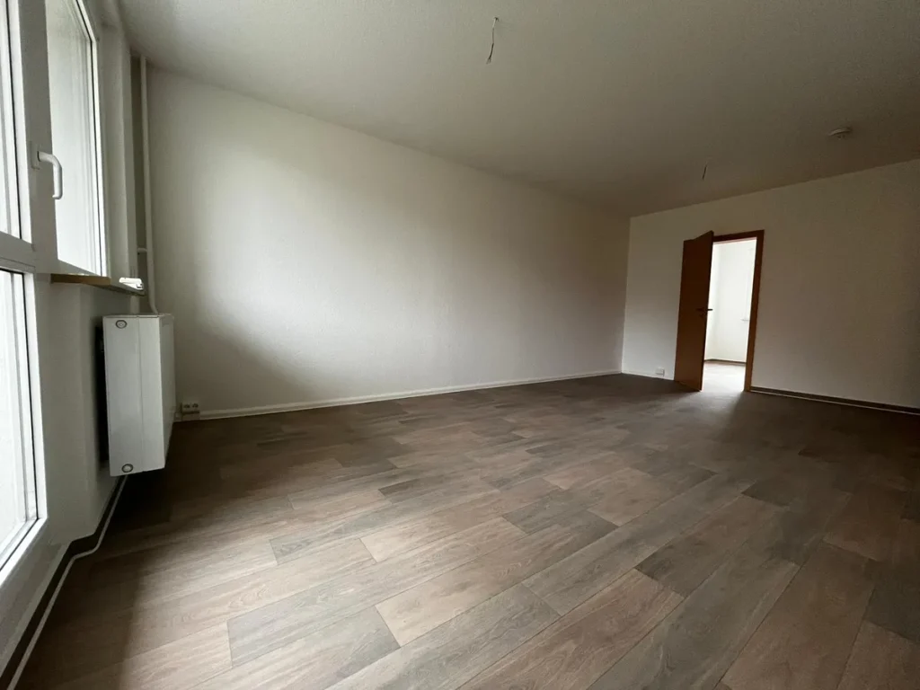 Unsere geräumige 3- Raum Wohnung mit Blick über Ehrenfriedersdorf und Umland wartet auf Sie.