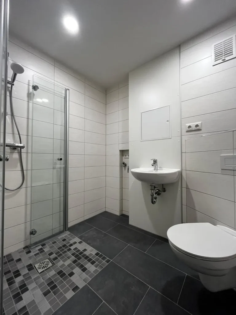 Unsere geräumige 3- Raum Wohnung mit Blick über Ehrenfriedersdorf und Umland wartet auf Sie.