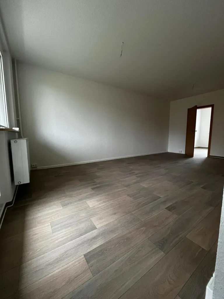 Unsere geräumige 3- Raum Wohnung mit Blick über Ehrenfriedersdorf und Umland wartet auf Sie.