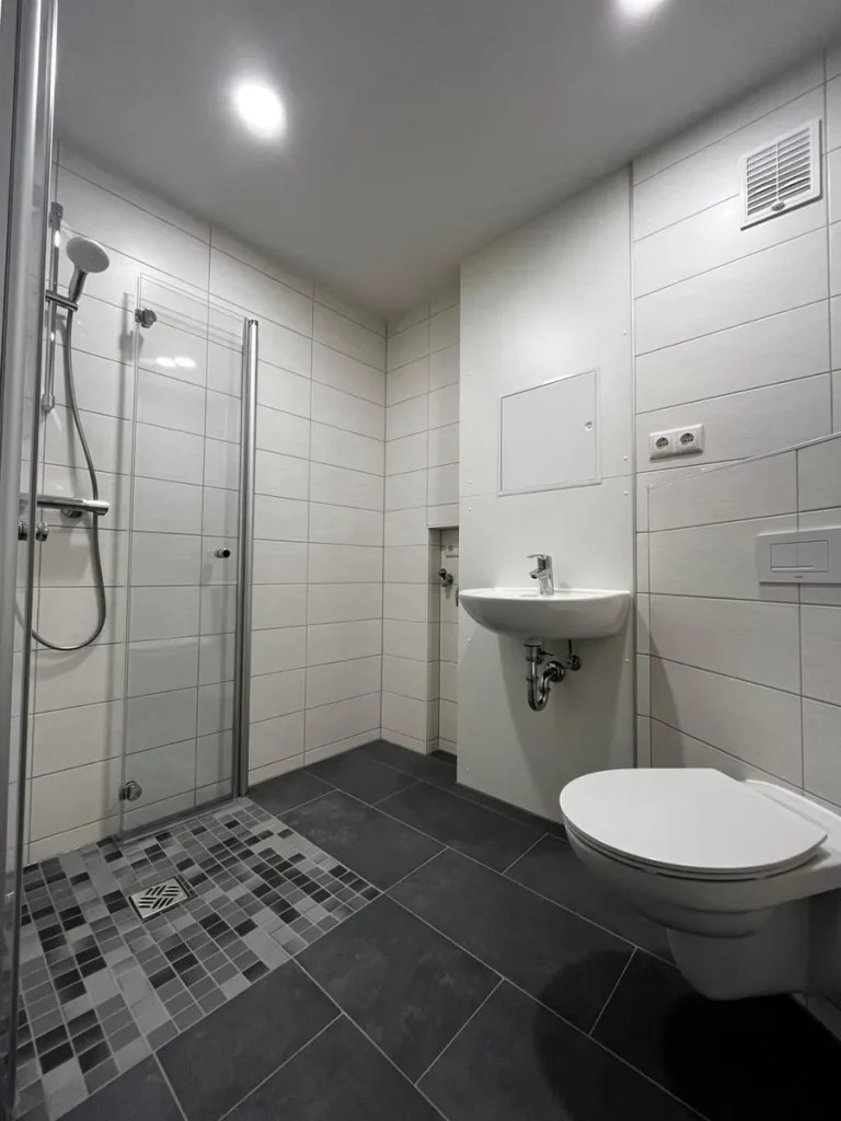 Unsere geräumige 3- Raum Wohnung mit Blick über Ehrenfriedersdorf und Umland wartet auf Sie.