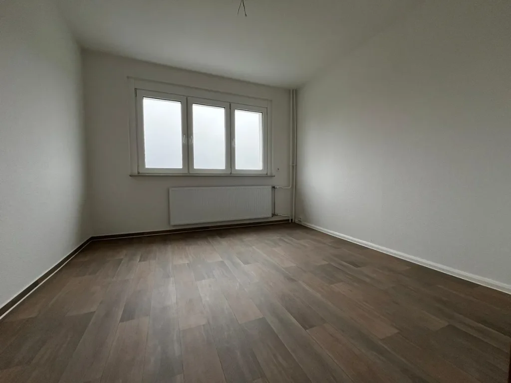Unsere geräumige 3- Raum Wohnung mit Blick über Ehrenfriedersdorf und Umland wartet auf Sie.